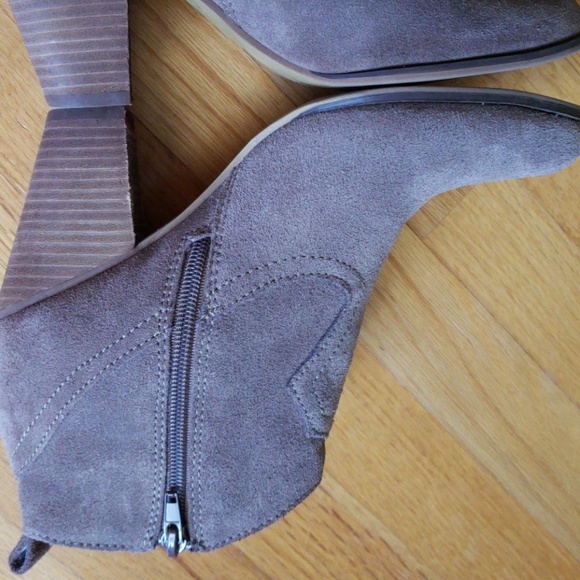 STEVE MADDEN 8.5 SUEDE FRINGE BOOTIES - Picture 6 of 8